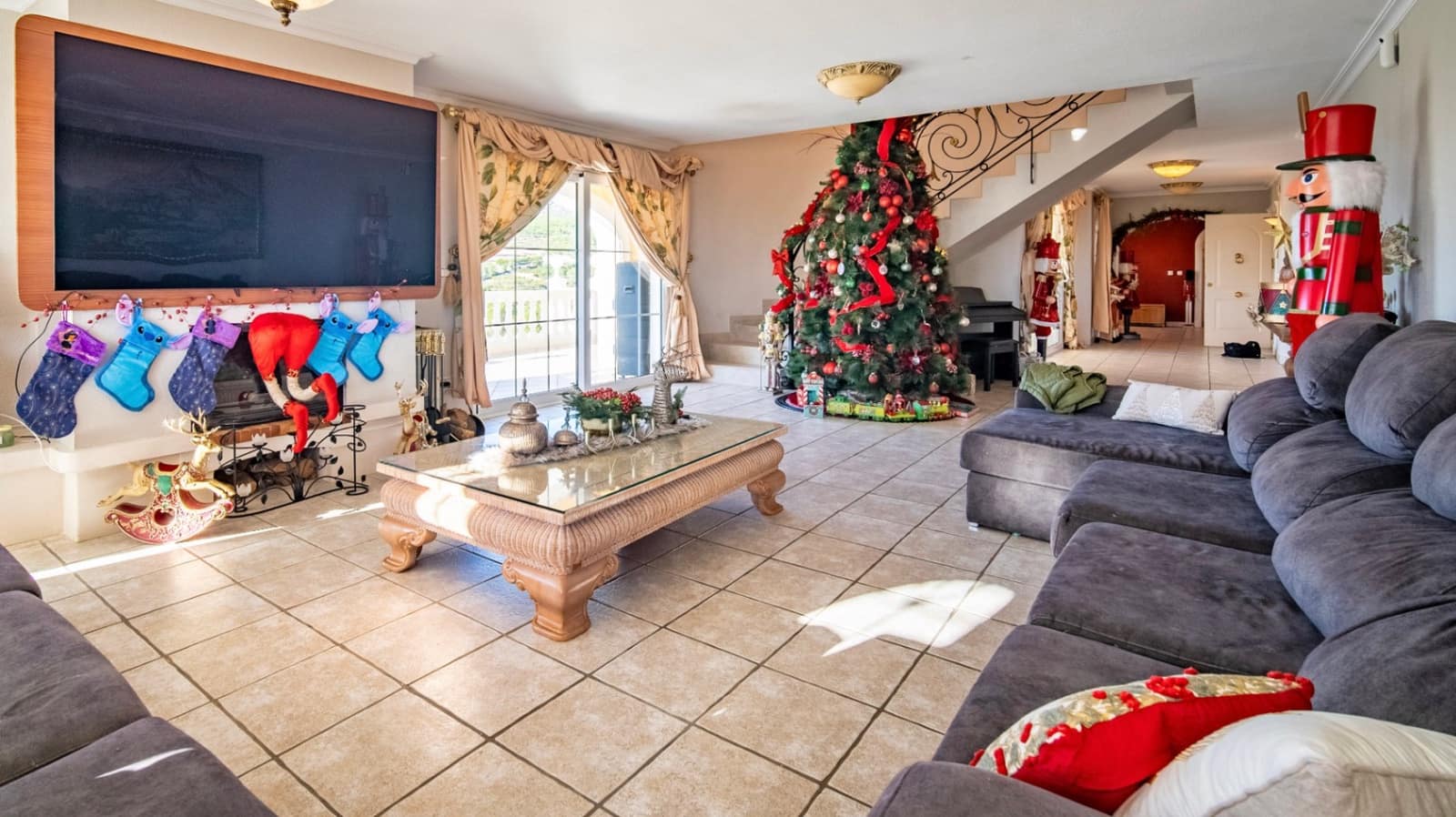 8 Zimmer Villa zu verkaufen in La Nucia mit Pool Garage - 4.200.000 € (Ref: 9444919)