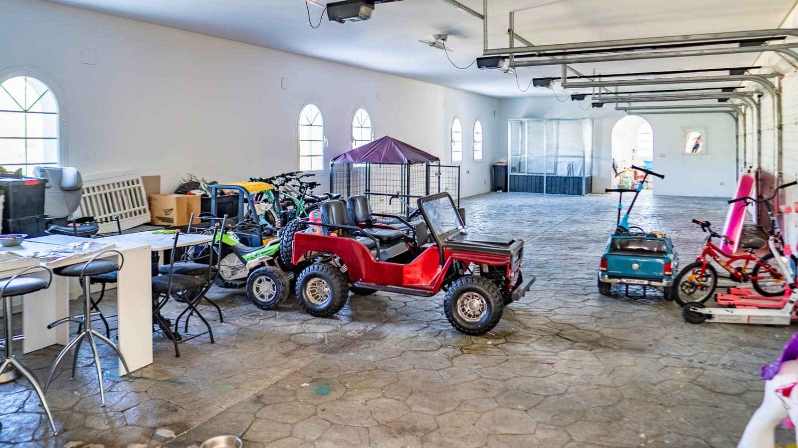 8 Zimmer Villa zu verkaufen in La Nucia mit Pool Garage - 4.200.000 € (Ref: 9444919)