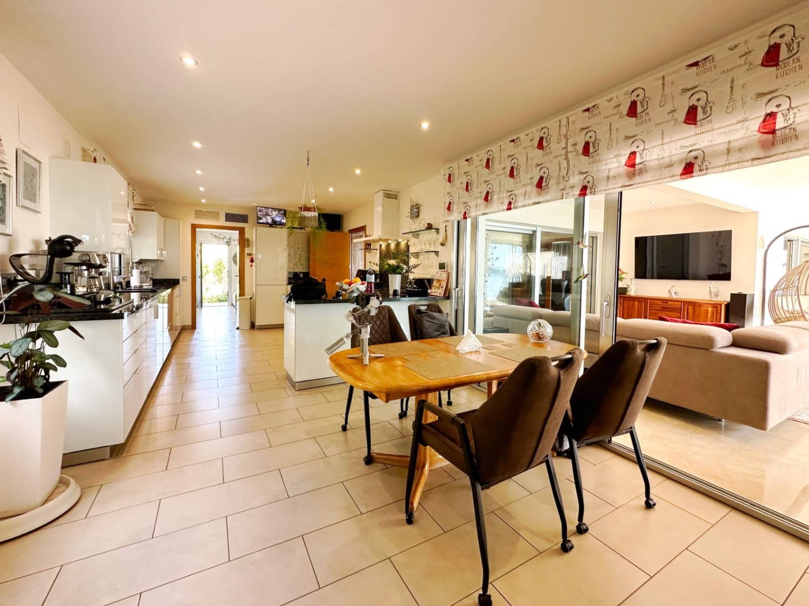 4 makuuhuone Huvila myytävänä paikassa Calpe / Calp mukana uima-altaan 
autotalli - 4 200 000 € (Ref: 9444920)