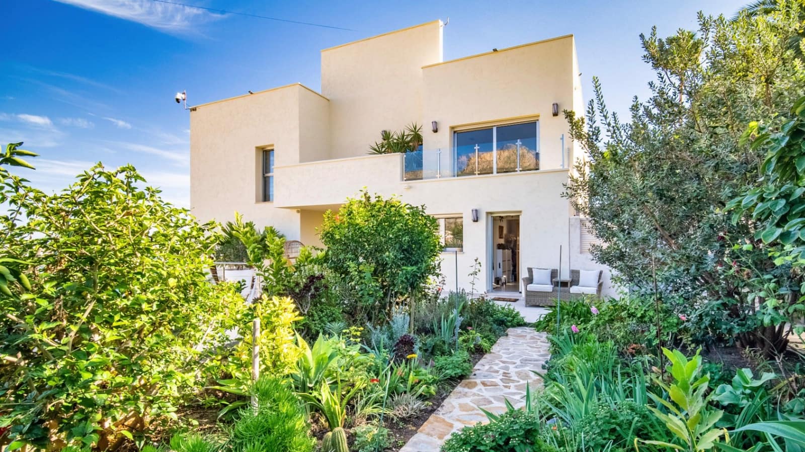 4 makuuhuone Huvila myytävänä paikassa Calpe / Calp mukana uima-altaan 
autotalli - 4 200 000 € (Ref: 9444920)