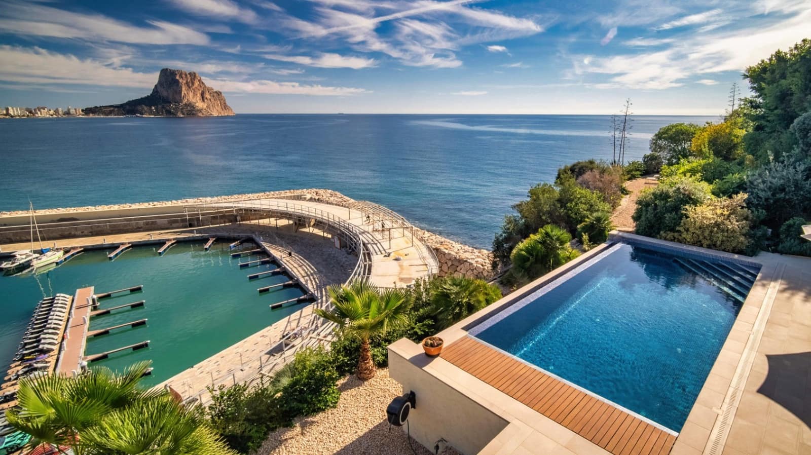 4 makuuhuone Huvila myytävänä paikassa Calpe / Calp mukana uima-altaan 
autotalli - 4 200 000 € (Ref: 9444920)