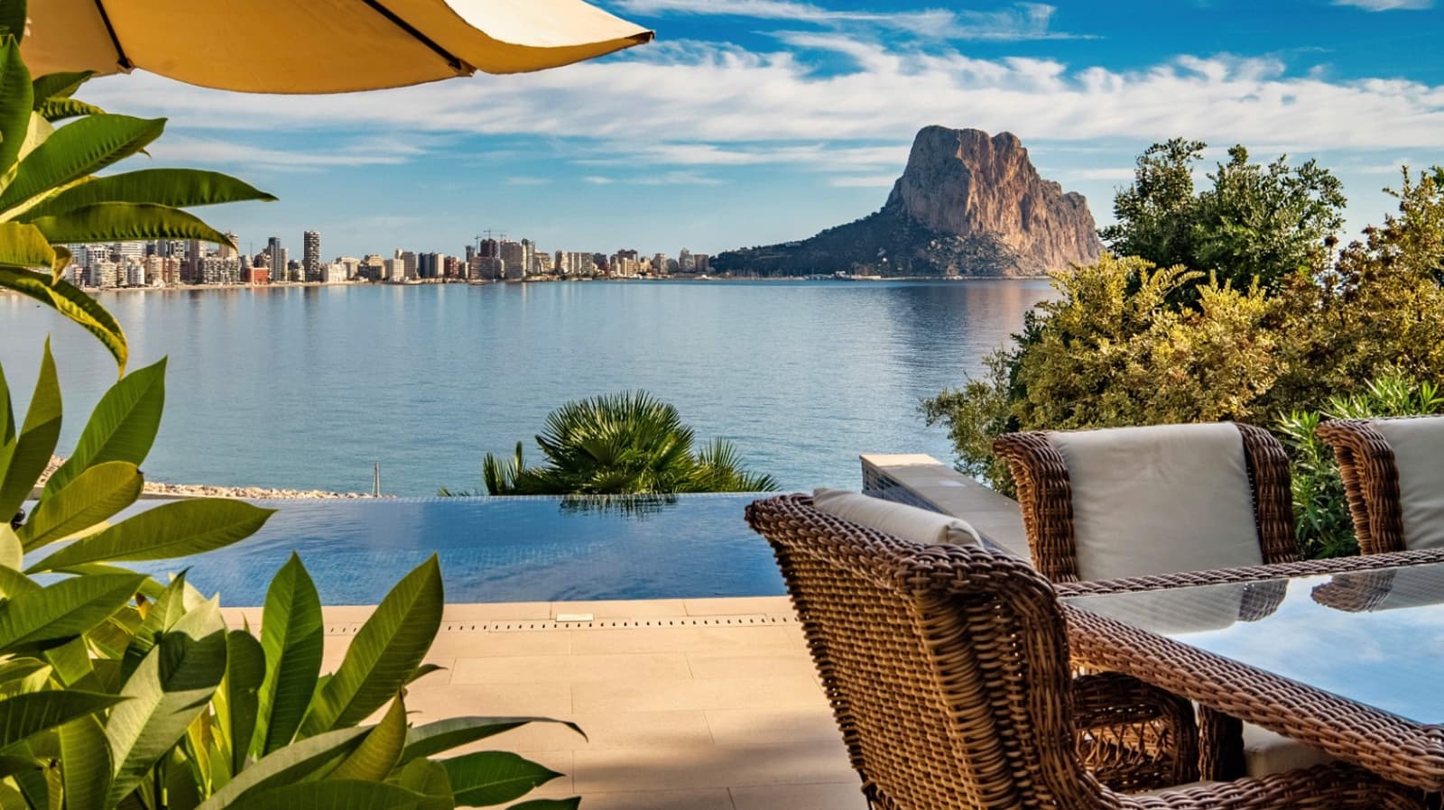 4 makuuhuone Huvila myytävänä paikassa Calpe / Calp mukana uima-altaan 
autotalli - 4 200 000 € (Ref: 9444920)