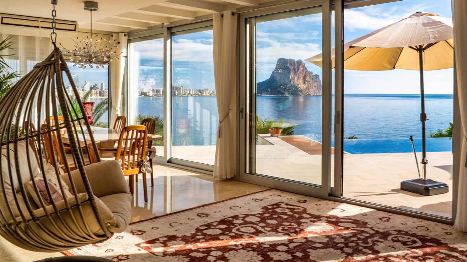 4 makuuhuone Huvila myytävänä paikassa Calpe / Calp mukana uima-altaan 
autotalli - 4 200 000 € (Ref: 9444920)