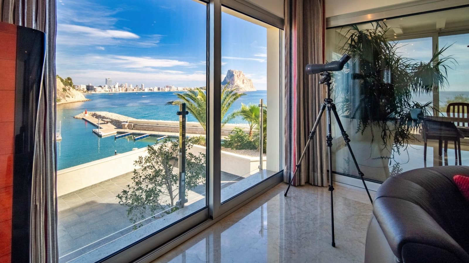 4 makuuhuone Huvila myytävänä paikassa Calpe / Calp mukana uima-altaan 
autotalli - 4 200 000 € (Ref: 9444920)