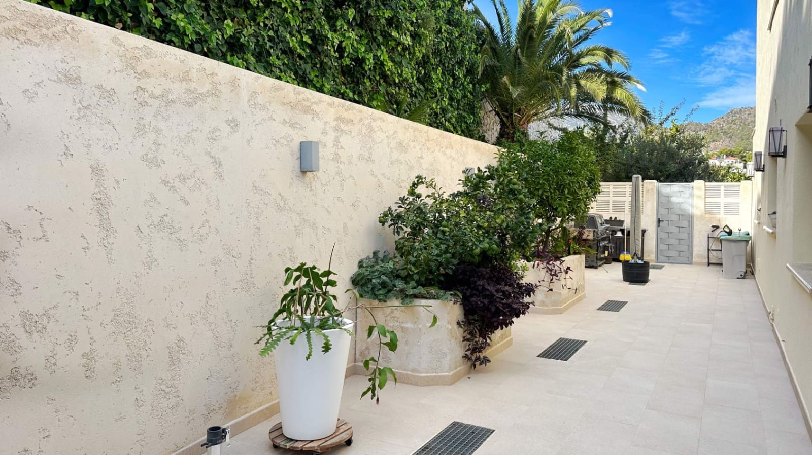 4 makuuhuone Huvila myytävänä paikassa Calpe / Calp mukana uima-altaan 
autotalli - 4 200 000 € (Ref: 9444920)