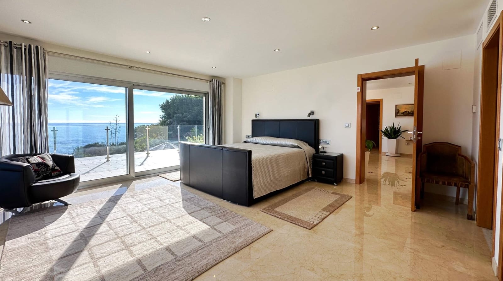 4 makuuhuone Huvila myytävänä paikassa Calpe / Calp mukana uima-altaan 
autotalli - 4 200 000 € (Ref: 9444920)