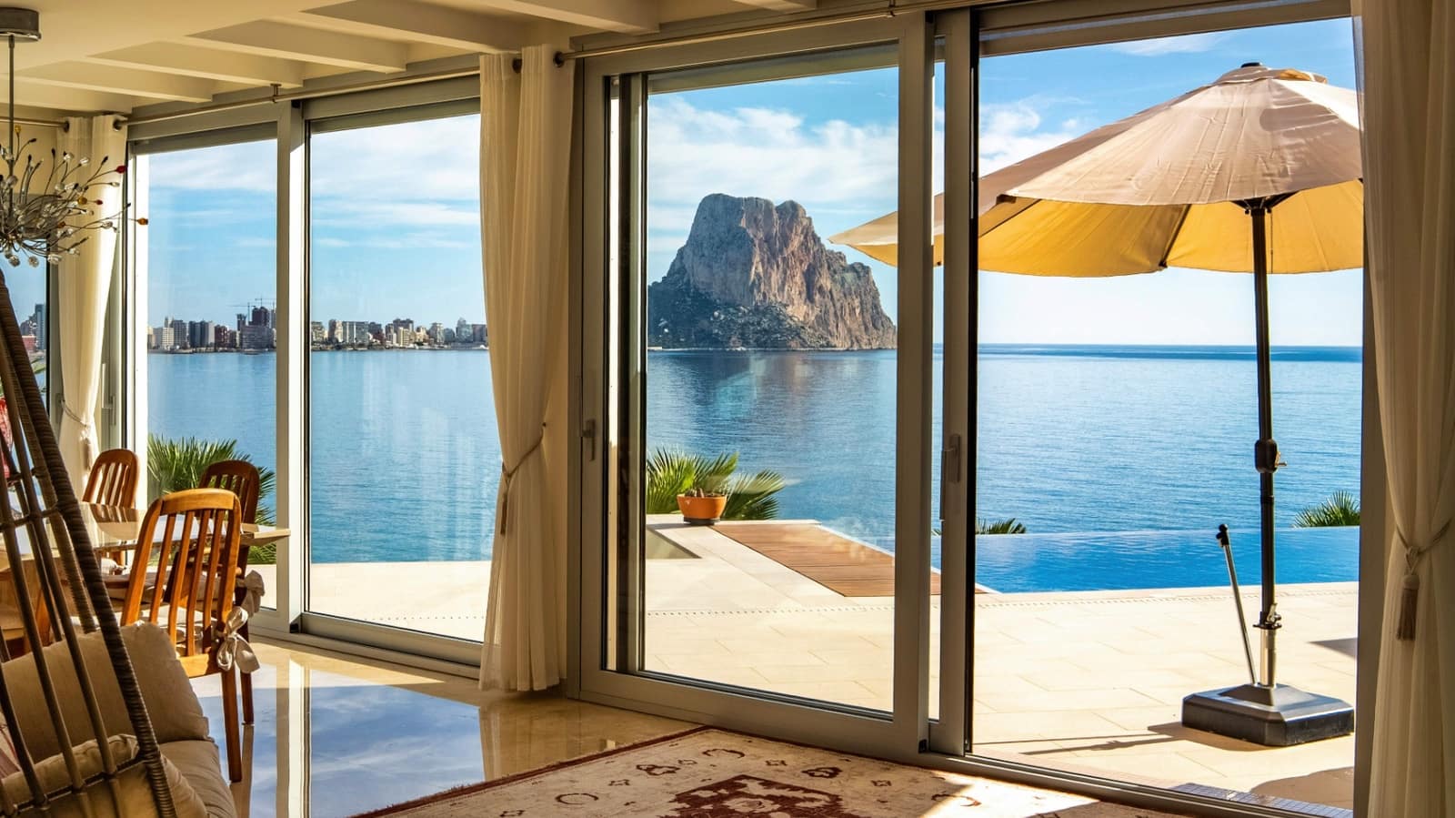 4 makuuhuone Huvila myytävänä paikassa Calpe / Calp mukana uima-altaan 
autotalli - 4 200 000 € (Ref: 9444920)