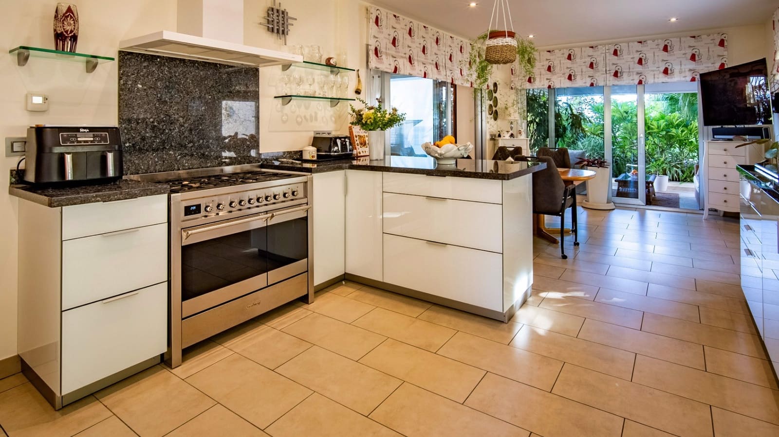 4 makuuhuone Huvila myytävänä paikassa Calpe / Calp mukana uima-altaan 
autotalli - 4 200 000 € (Ref: 9444920)