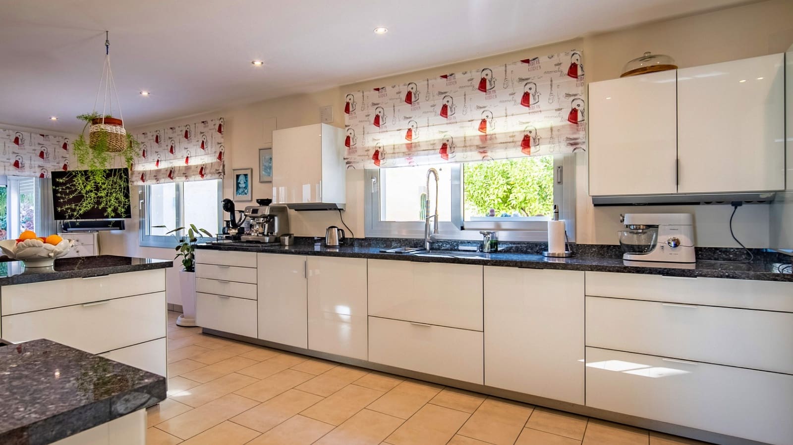 4 makuuhuone Huvila myytävänä paikassa Calpe / Calp mukana uima-altaan 
autotalli - 4 200 000 € (Ref: 9444920)