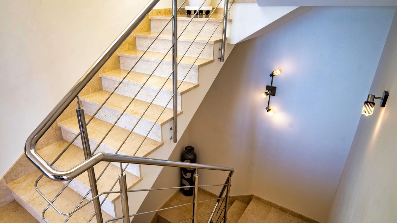 4 makuuhuone Huvila myytävänä paikassa Calpe / Calp mukana uima-altaan 
autotalli - 4 200 000 € (Ref: 9444920)