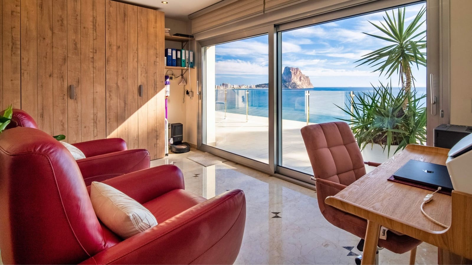 4 makuuhuone Huvila myytävänä paikassa Calpe / Calp mukana uima-altaan 
autotalli - 4 200 000 € (Ref: 9444920)