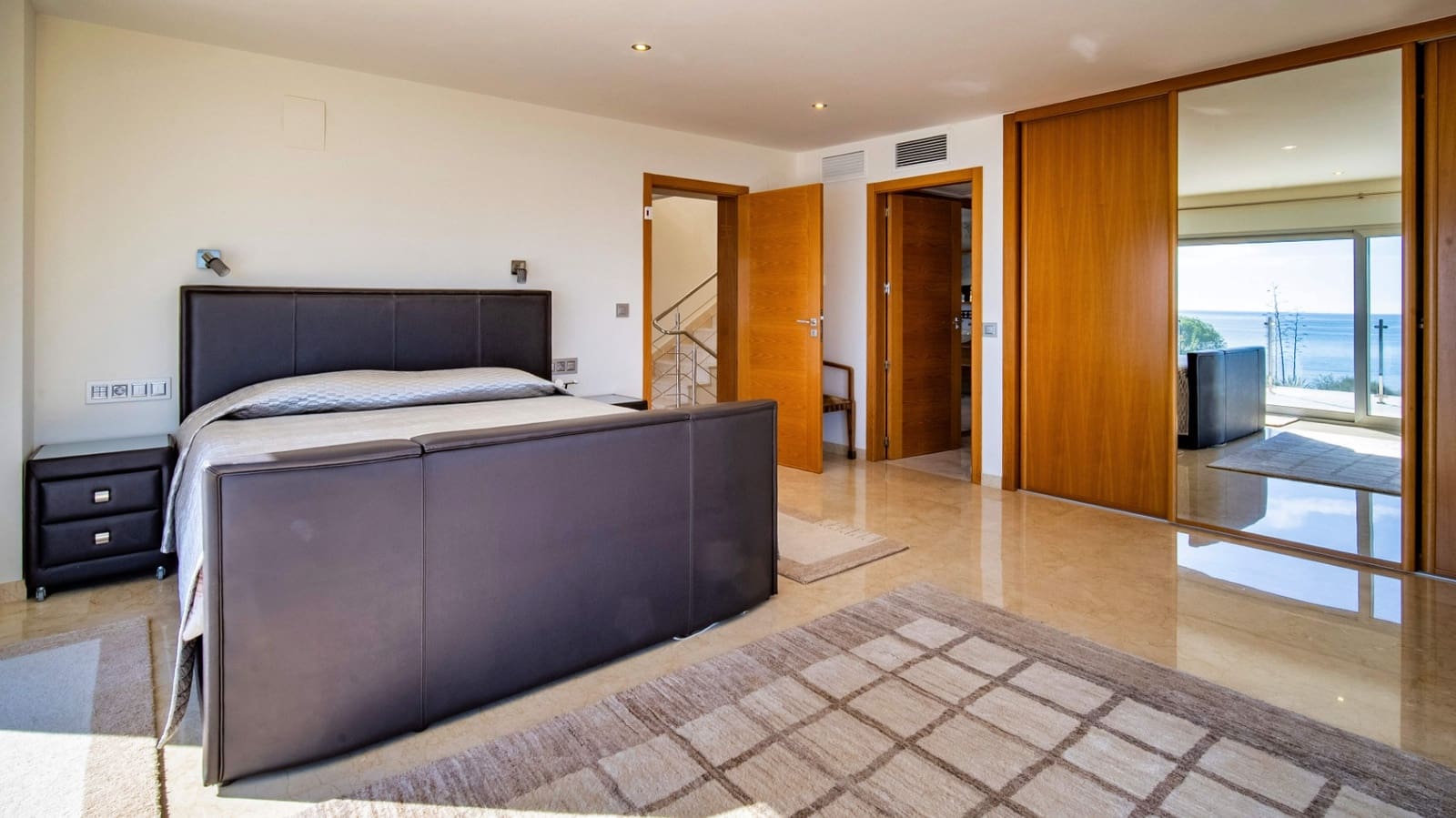 4 makuuhuone Huvila myytävänä paikassa Calpe / Calp mukana uima-altaan 
autotalli - 4 200 000 € (Ref: 9444920)