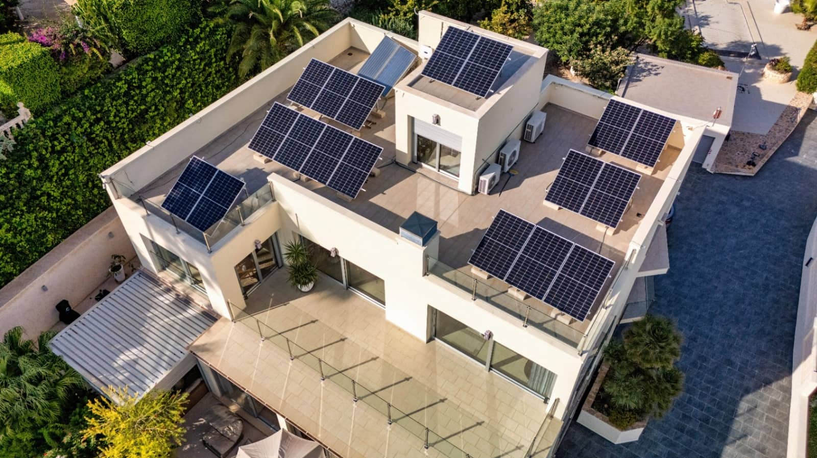 4 makuuhuone Huvila myytävänä paikassa Calpe / Calp mukana uima-altaan 
autotalli - 4 200 000 € (Ref: 9444920)