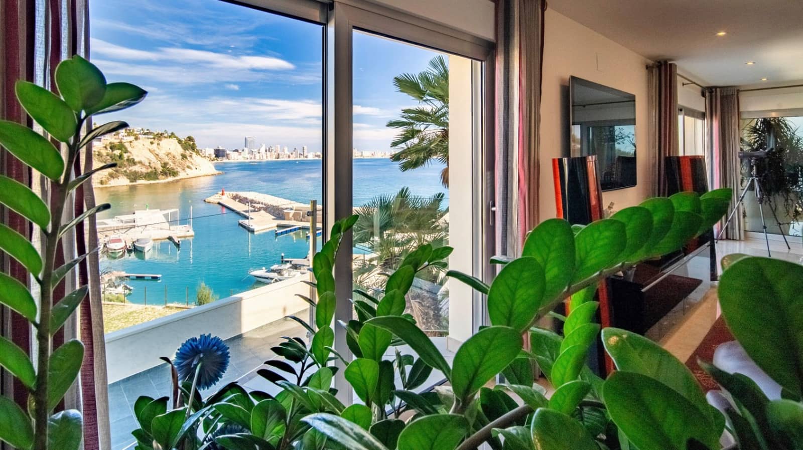 4 makuuhuone Huvila myytävänä paikassa Calpe / Calp mukana uima-altaan 
autotalli - 4 200 000 € (Ref: 9444920)