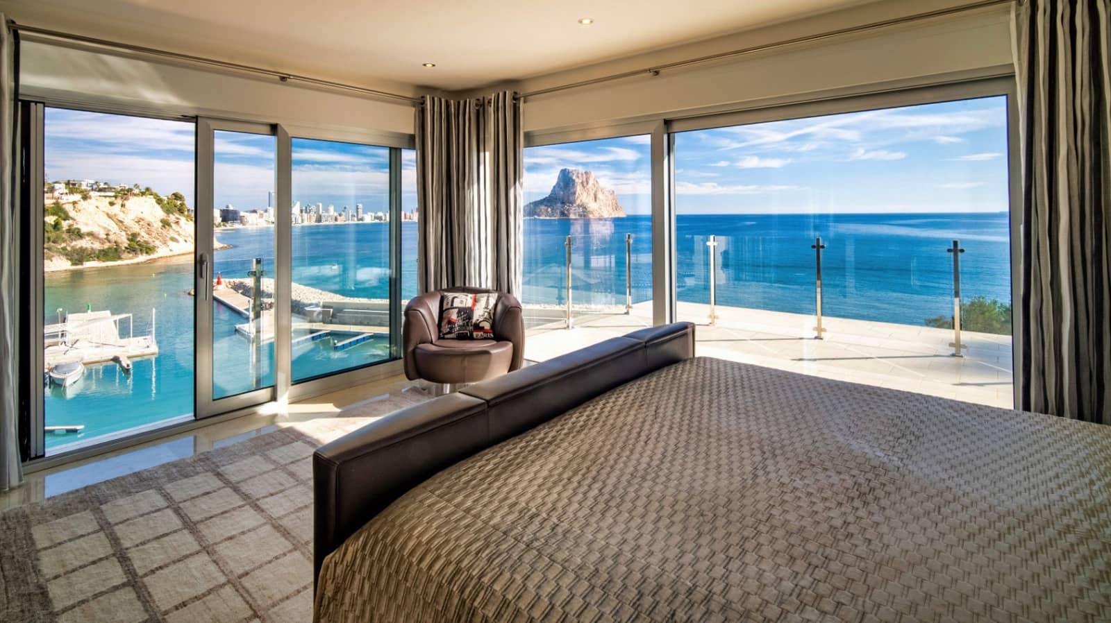 4 makuuhuone Huvila myytävänä paikassa Calpe / Calp mukana uima-altaan 
autotalli - 4 200 000 € (Ref: 9444920)