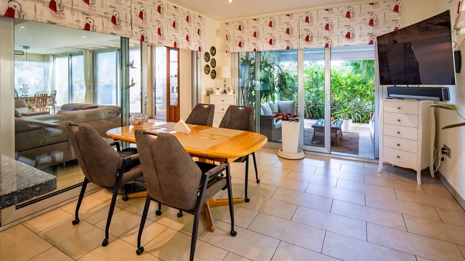 4 makuuhuone Huvila myytävänä paikassa Calpe / Calp mukana uima-altaan 
autotalli - 4 200 000 € (Ref: 9444920)