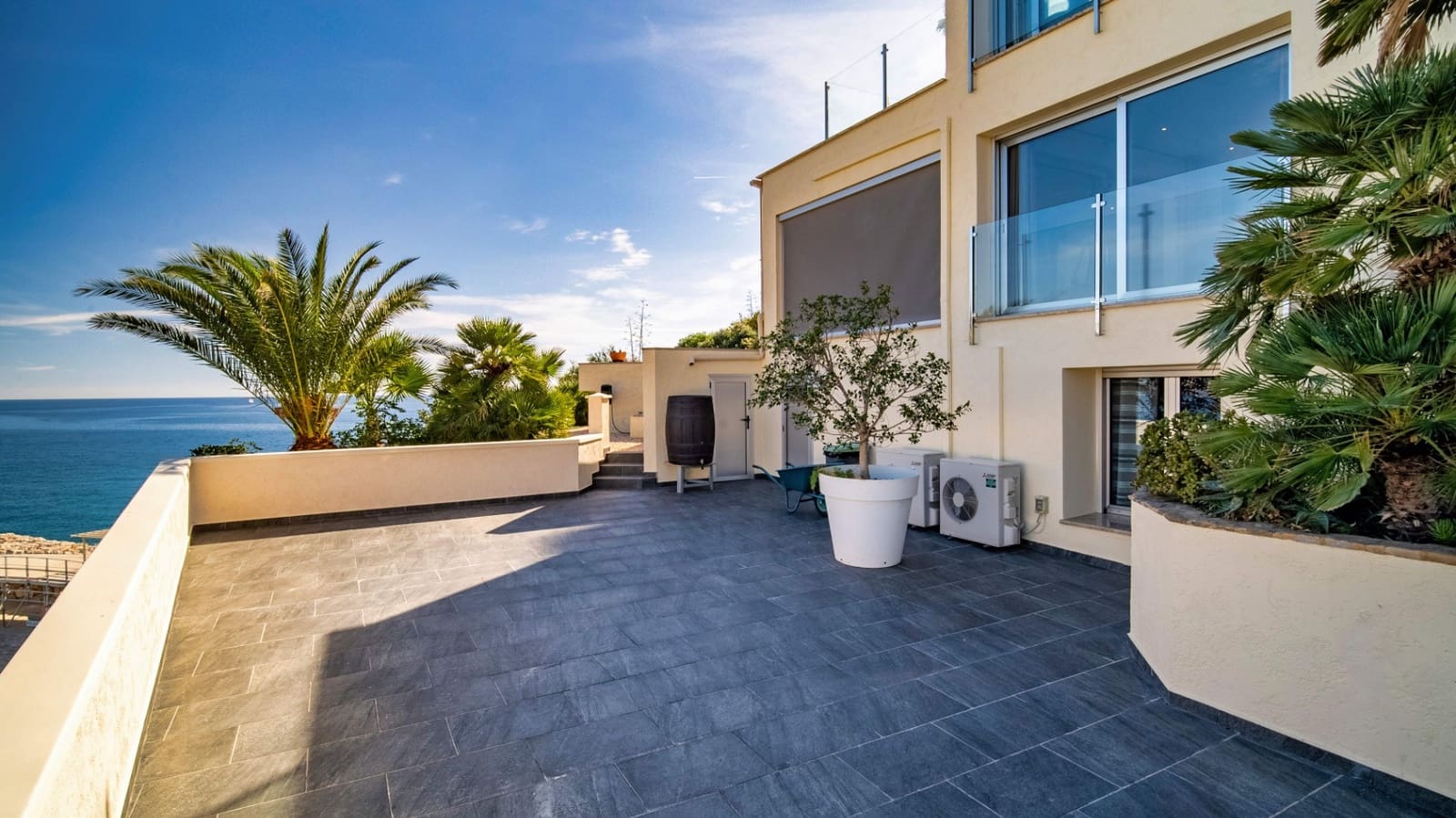 4 makuuhuone Huvila myytävänä paikassa Calpe / Calp mukana uima-altaan 
autotalli - 4 200 000 € (Ref: 9444920)