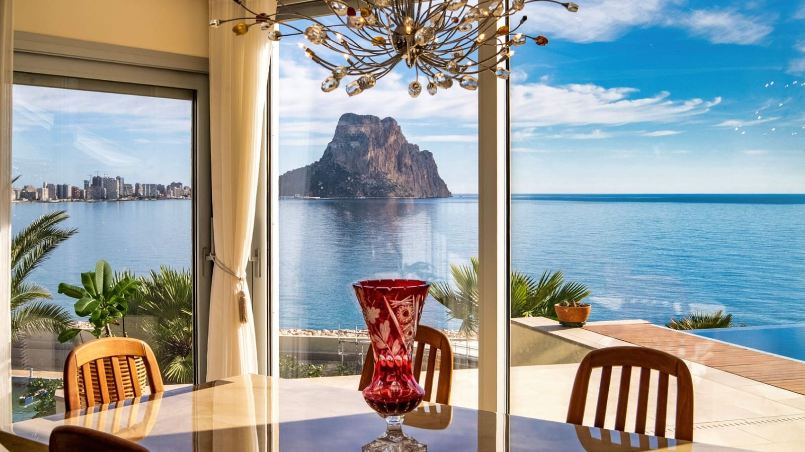 4 makuuhuone Huvila myytävänä paikassa Calpe / Calp mukana uima-altaan 
autotalli - 4 200 000 € (Ref: 9444920)