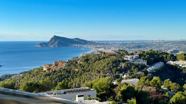 4 bedroom Villa for sale in Altea with pool garage - € 3,500,000 (Ref: 9453440)