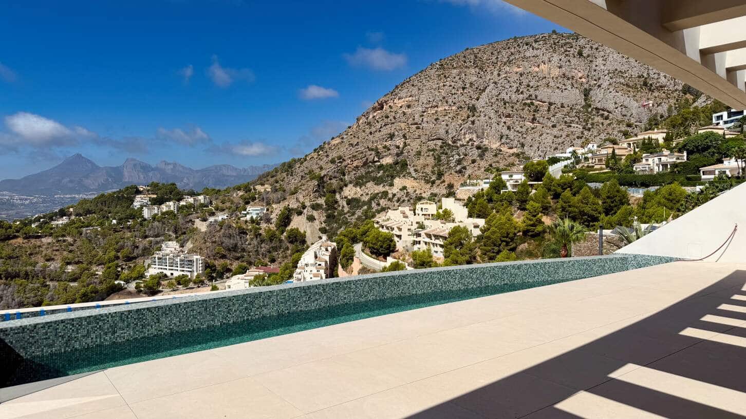 4 bedroom Villa for sale in Altea with pool garage - € 3,300,000 (Ref: 9453440)