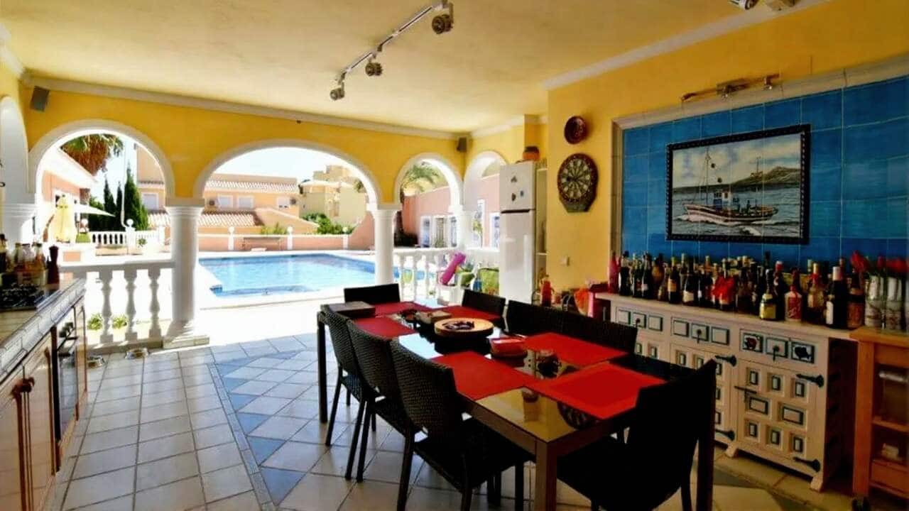 5 makuuhuone Huvila myytävänä paikassa Calpe / Calp mukana uima-altaan 
autotalli - 895 000 € (Ref: 9459630)