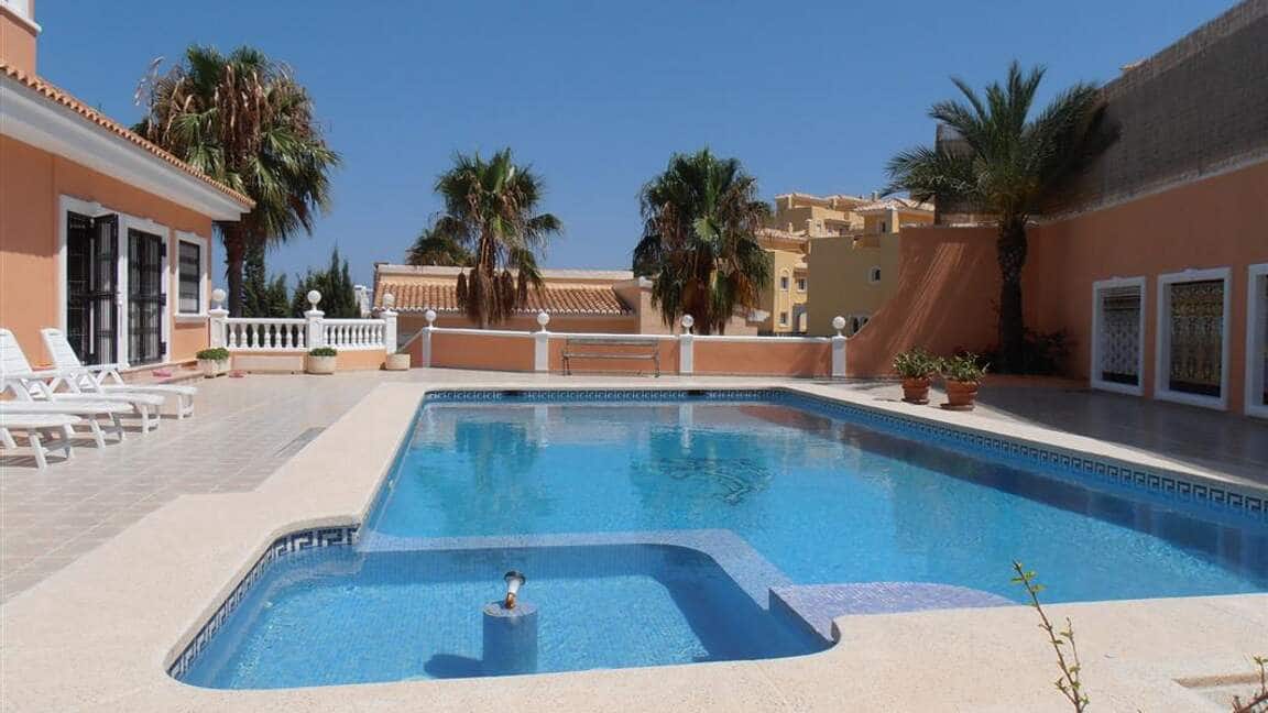 5 makuuhuone Huvila myytävänä paikassa Calpe / Calp mukana uima-altaan 
autotalli - 895 000 € (Ref: 9459630)