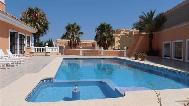 5 makuuhuone Huvila myytävänä paikassa Maryvilla, Calpe / Calp mukana uima-altaan 
autotalli - 895 000 € (Ref: 9459630)