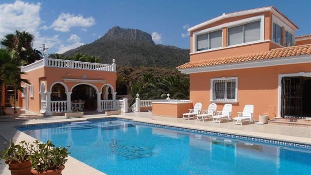 5 makuuhuone Huvila myytävänä paikassa Maryvilla, Calpe / Calp mukana uima-altaan 
autotalli - 895 000 € (Ref: 9459630)