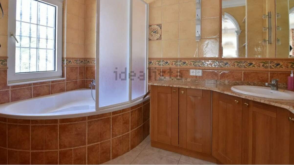 5 makuuhuone Huvila myytävänä paikassa Calpe / Calp mukana uima-altaan 
autotalli - 895 000 € (Ref: 9459630)