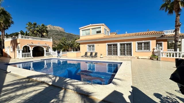 Chalet de 5 habitaciones en Calpe / Calp en venta con piscina - 895.000 € (Ref: 9459630)