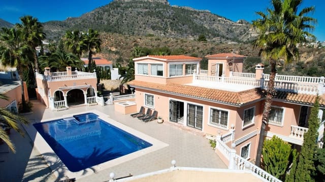 Chalet de 5 habitaciones en Calpe / Calp en venta con piscina - 895.000 € (Ref: 9459630)