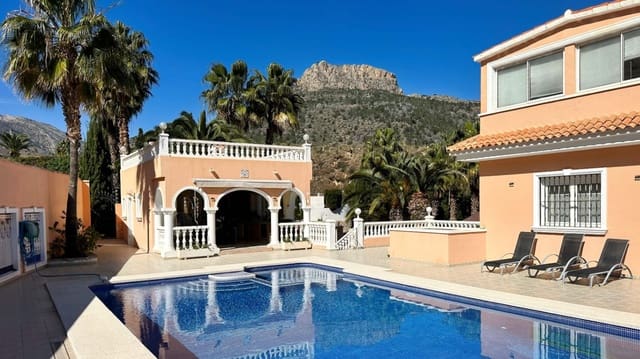 Chalet de 5 habitaciones en Calpe / Calp en venta con piscina - 895.000 € (Ref: 9459630)
