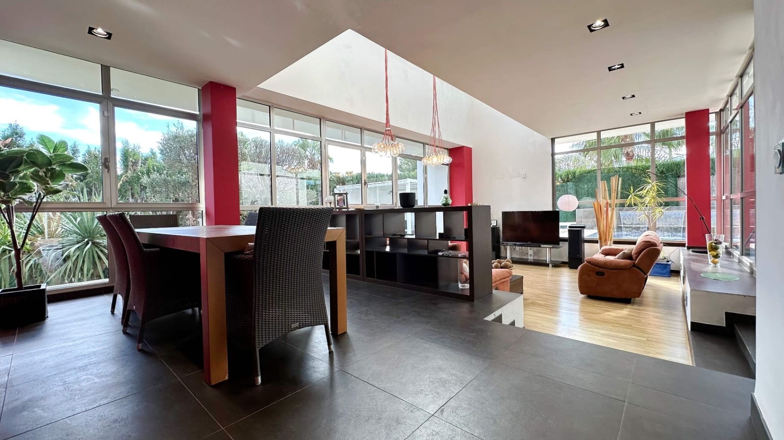 5 bedroom Villa for sale in Benidorm with pool garage - € 1,250,000 (Ref: 9494867)