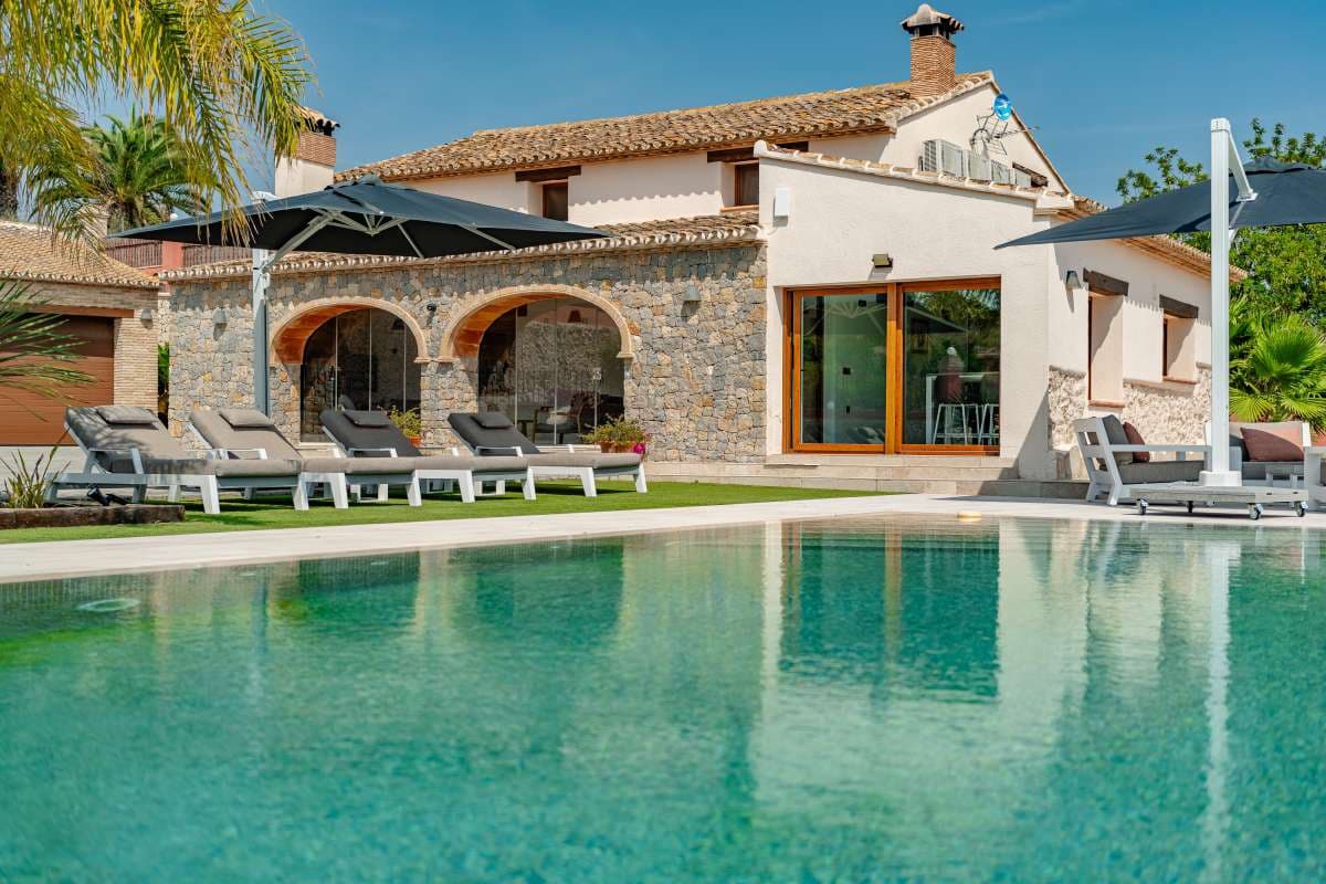 4 bedroom Villa for sale in Moraira with pool - € 1,745,000 (Ref: 9494873)