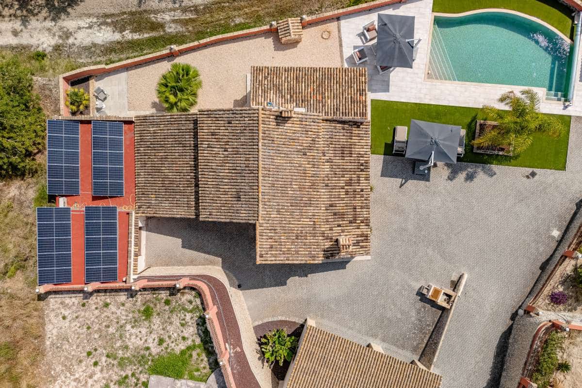 4 bedroom Villa for sale in Moraira with pool - € 1,745,000 (Ref: 9494873)