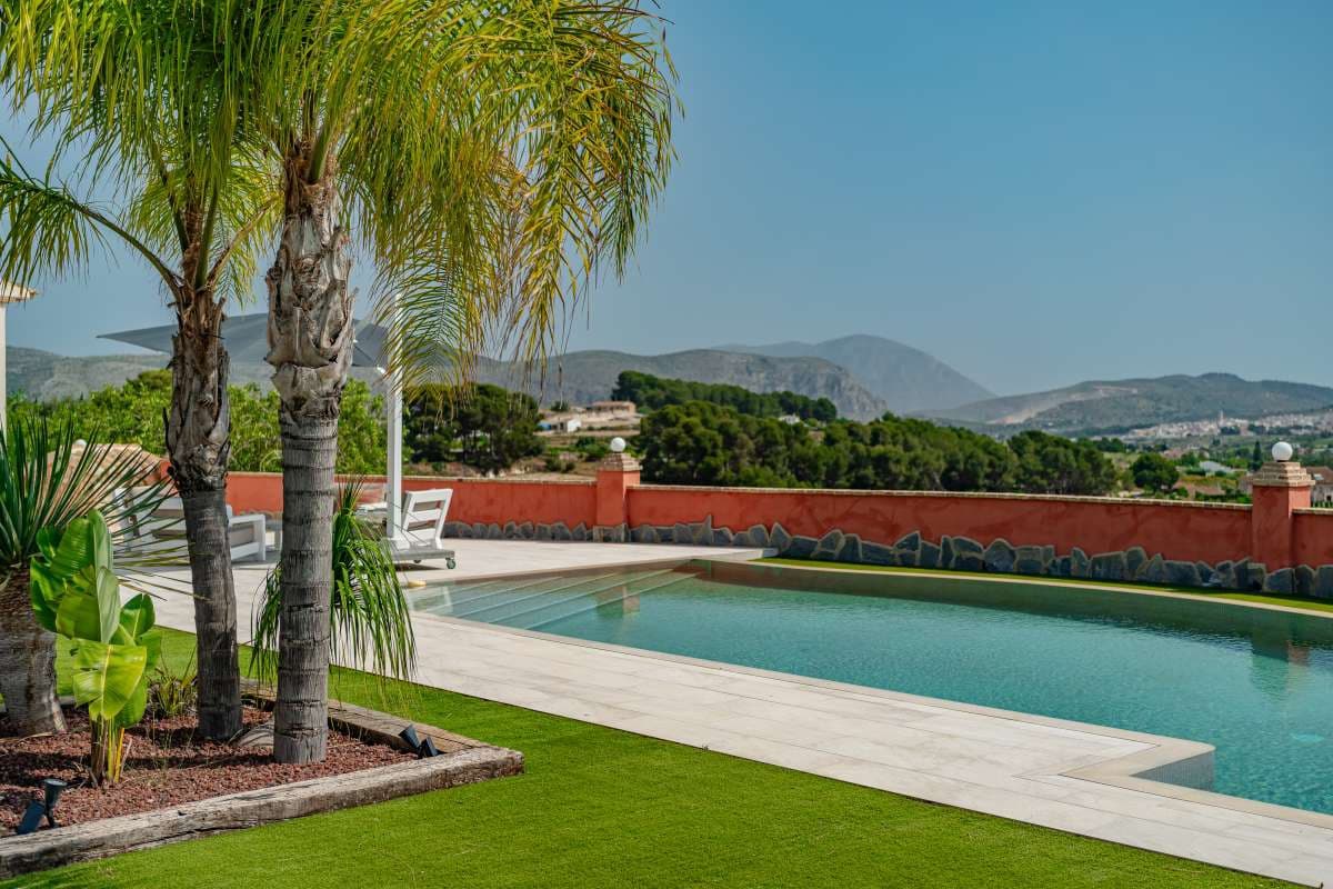 4 bedroom Villa for sale in Moraira with pool - € 1,745,000 (Ref: 9494873)