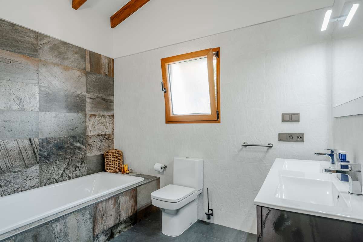 4 bedroom Villa for sale in Moraira with pool - € 1,745,000 (Ref: 9494873)