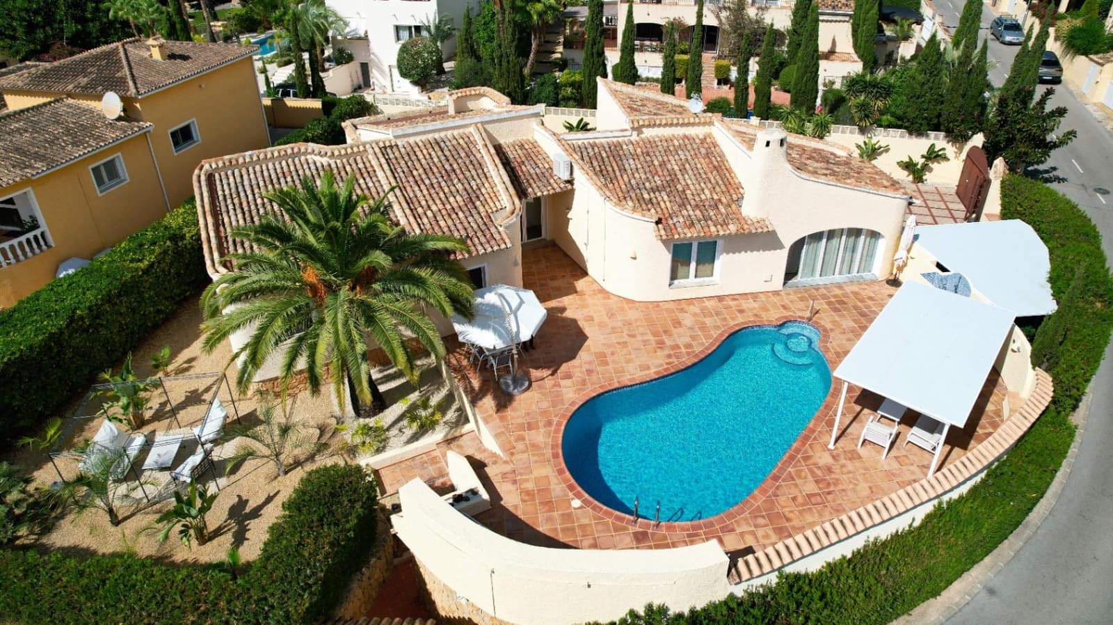 4 sypialnia Willa na sprzedaż w Altea z basenem garażem - 775 000 € (Ref: 9494876)