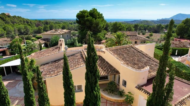 4 sypialnia Willa na sprzedaż w Altea z basenem garażem - 775 000 € (Ref: 9494876)