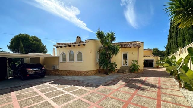 4 sypialnia Willa na sprzedaż w Altea z basenem garażem - 775 000 € (Ref: 9494876)