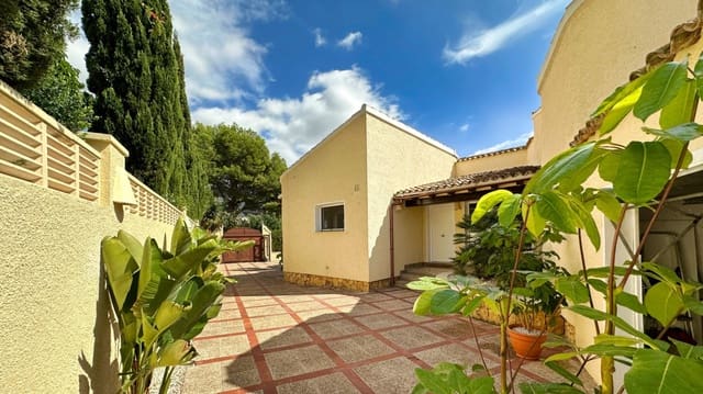 4 sypialnia Willa na sprzedaż w Altea z basenem garażem - 775 000 € (Ref: 9494876)