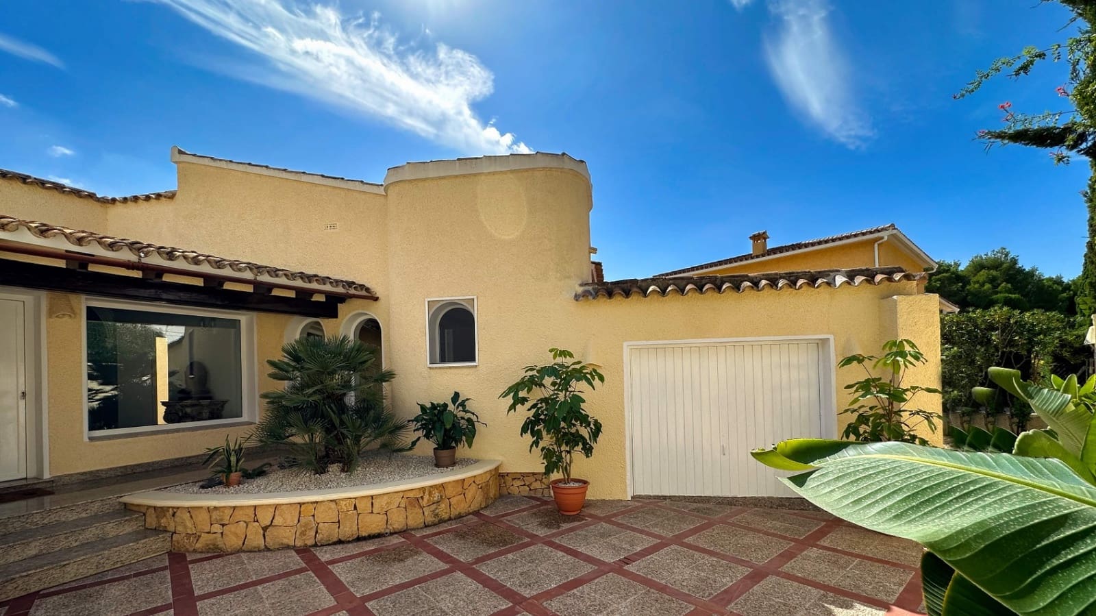 4 sypialnia Willa na sprzedaż w Altea z basenem garażem - 775 000 € (Ref: 9494876)