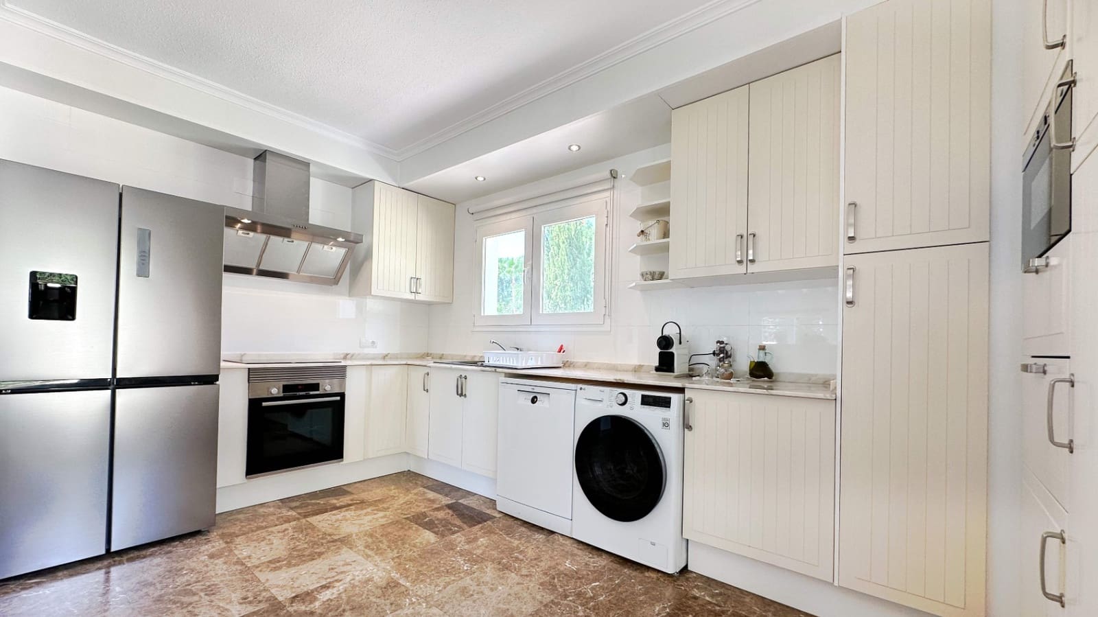 4 sypialnia Willa na sprzedaż w Altea z basenem garażem - 775 000 € (Ref: 9494876)