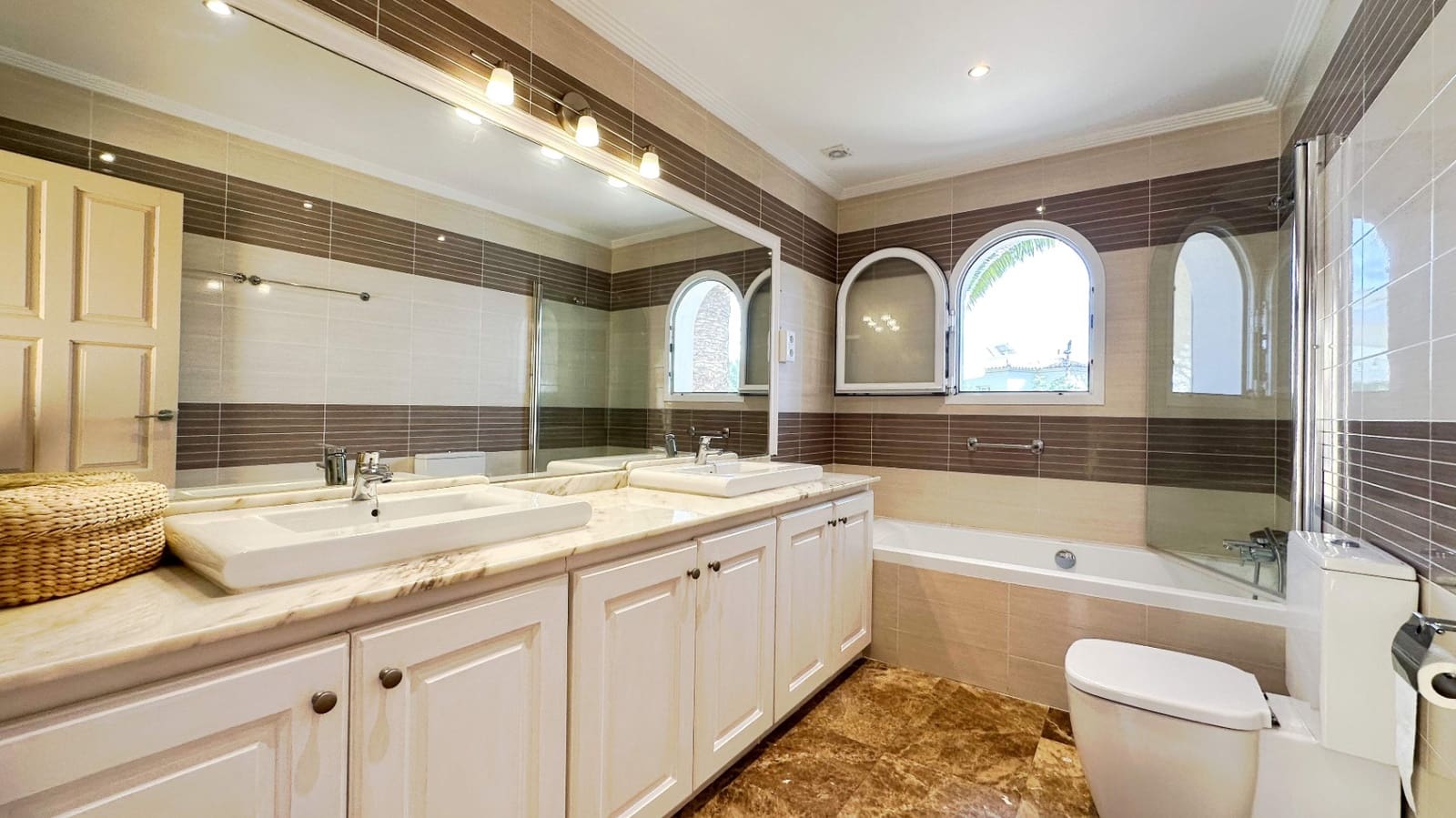 4 sypialnia Willa na sprzedaż w Altea z basenem garażem - 775 000 € (Ref: 9494876)