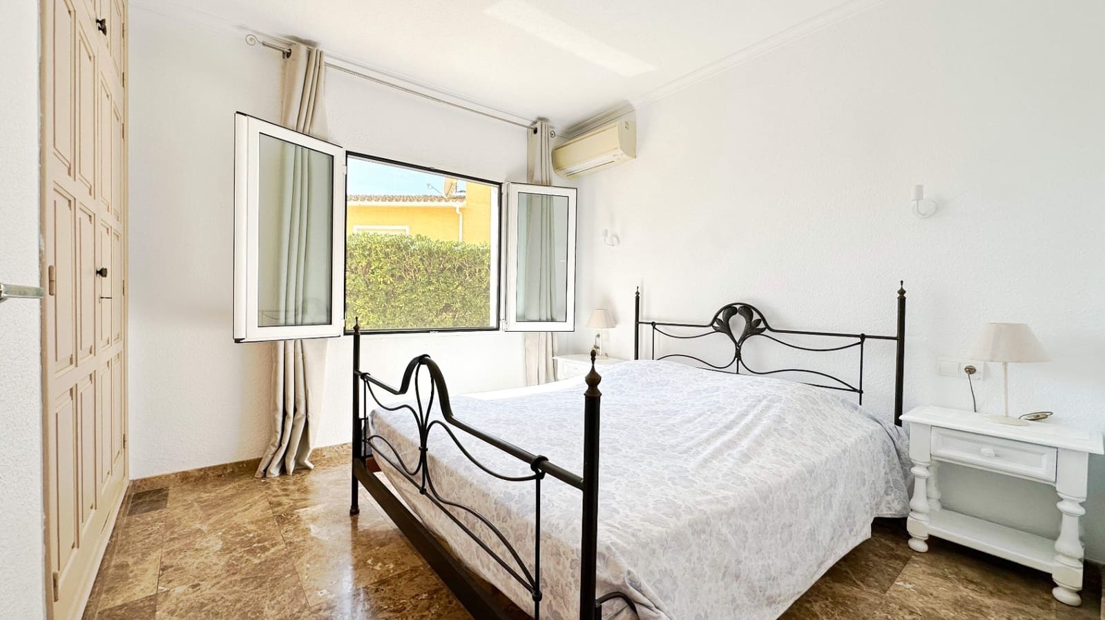 4 sypialnia Willa na sprzedaż w Altea z basenem garażem - 775 000 € (Ref: 9494876)