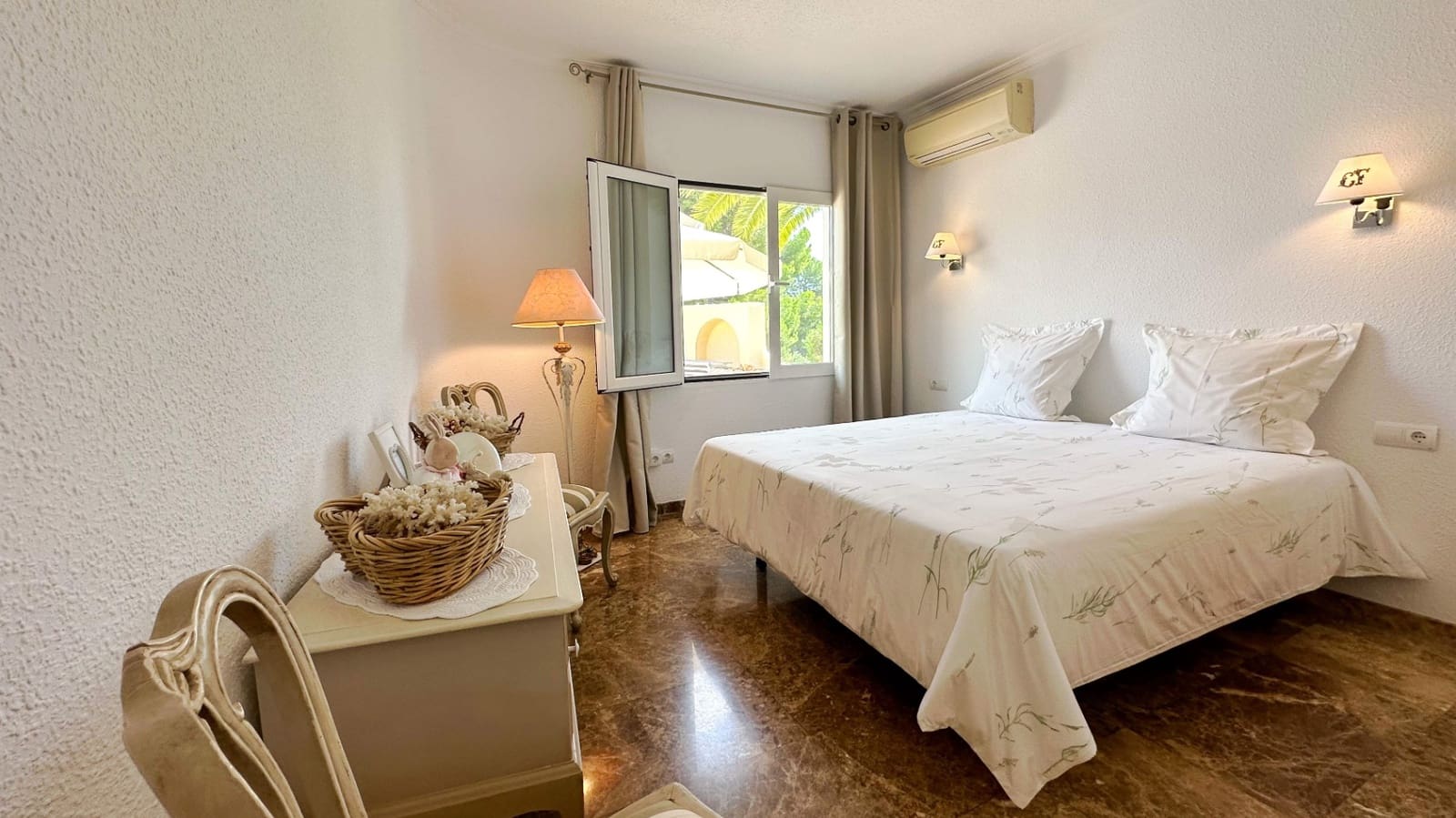 4 sypialnia Willa na sprzedaż w Altea z basenem garażem - 775 000 € (Ref: 9494876)