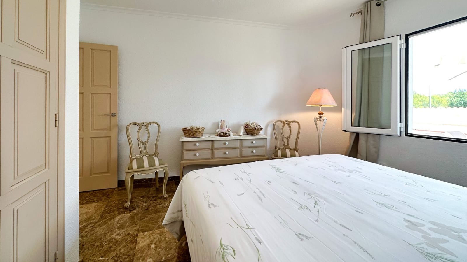 4 sypialnia Willa na sprzedaż w Altea z basenem garażem - 775 000 € (Ref: 9494876)