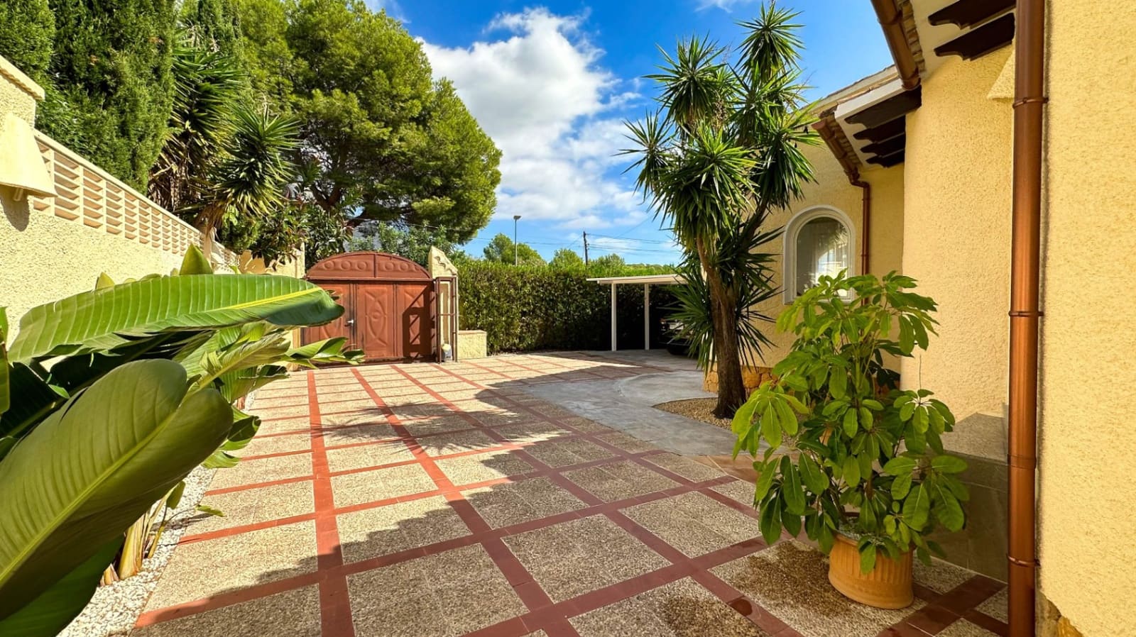 4 sypialnia Willa na sprzedaż w Altea z basenem garażem - 775 000 € (Ref: 9494876)