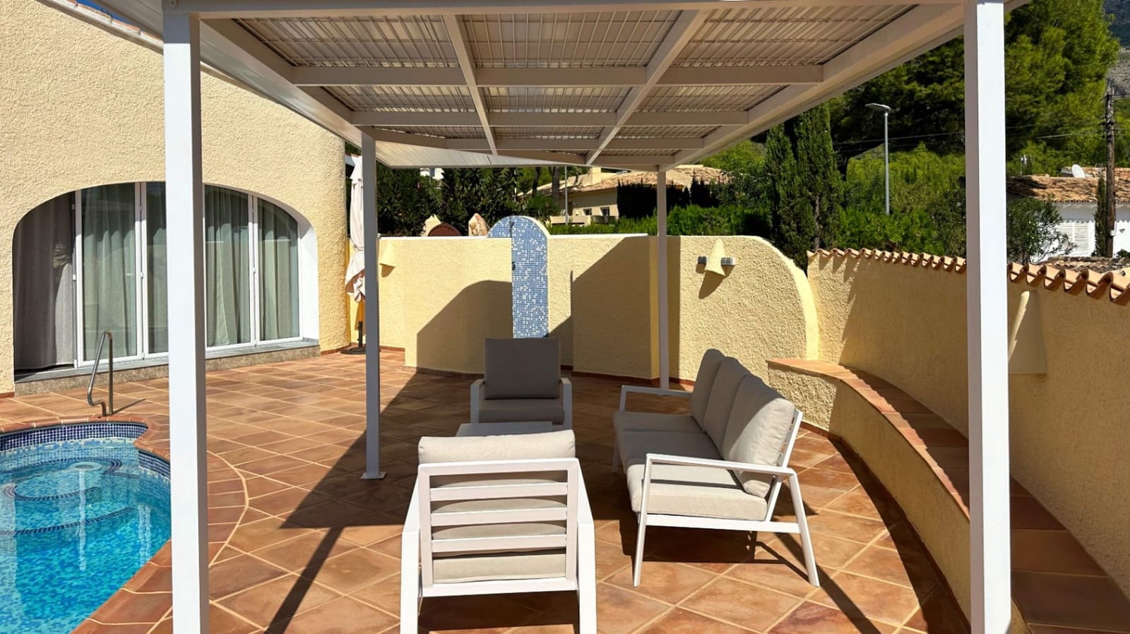 4 sypialnia Willa na sprzedaż w Altea z basenem garażem - 775 000 € (Ref: 9494876)