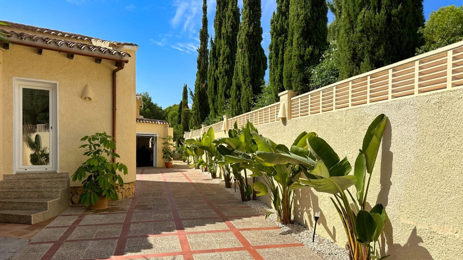 4 sypialnia Willa na sprzedaż w Altea z basenem garażem - 775 000 € (Ref: 9494876)